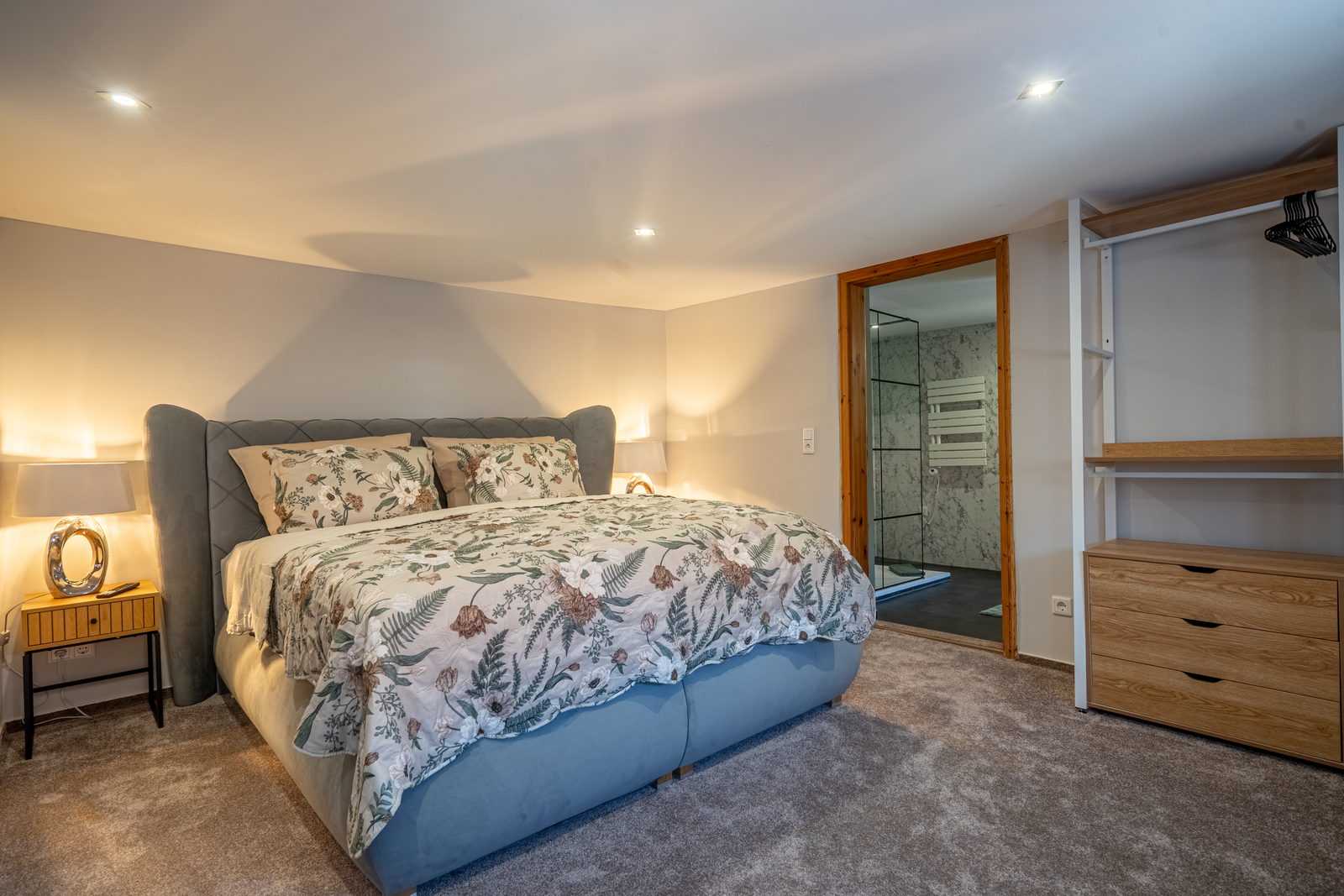 Hauptschlafzimmer des Wellness-Ferienhauses Reddeber